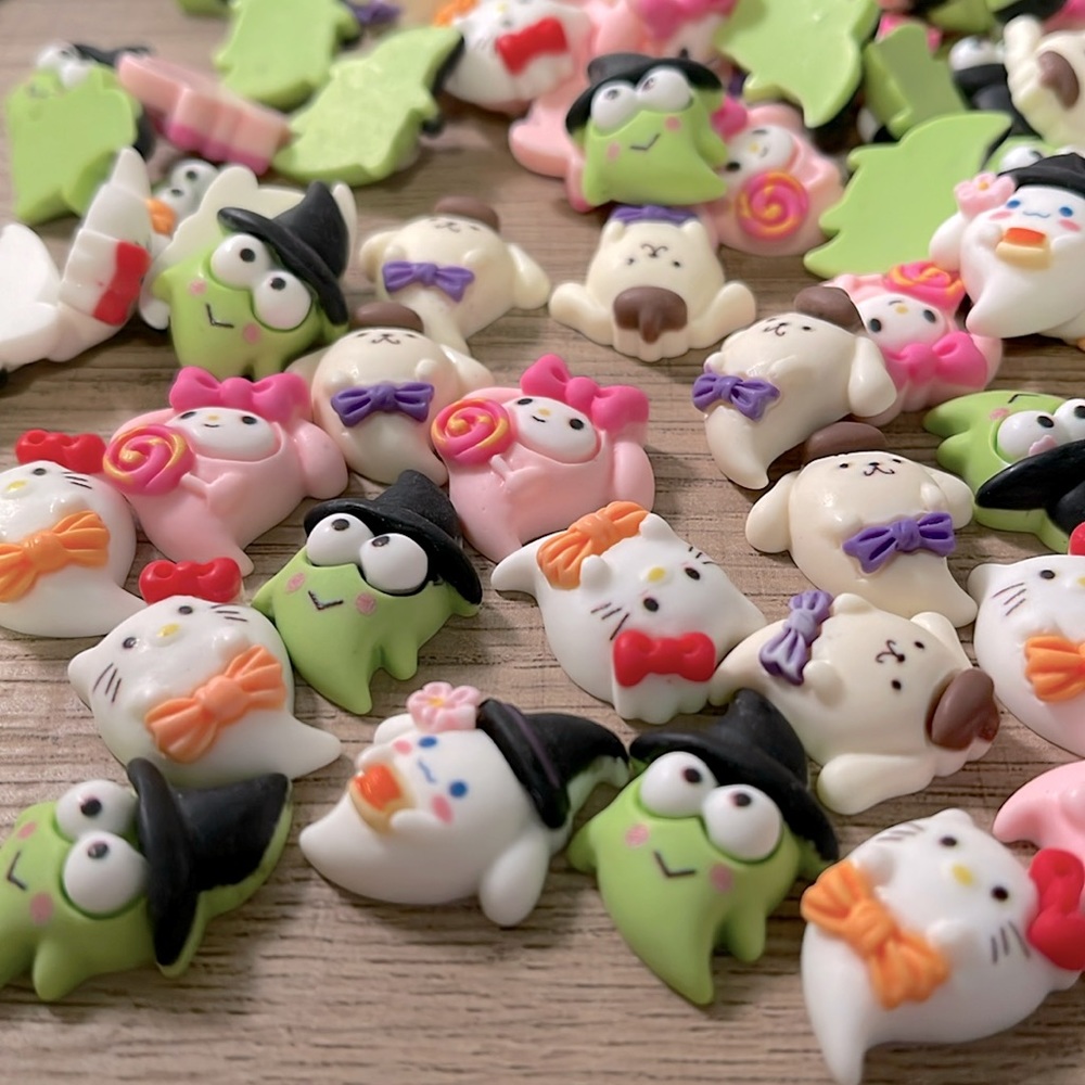 80 piece Hello kitty mini ghost resin charms